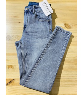 Pantalón tejano pitillo