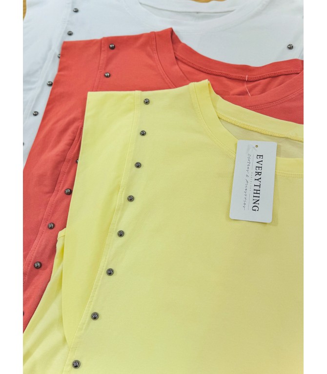 Camiseta tachuelas
