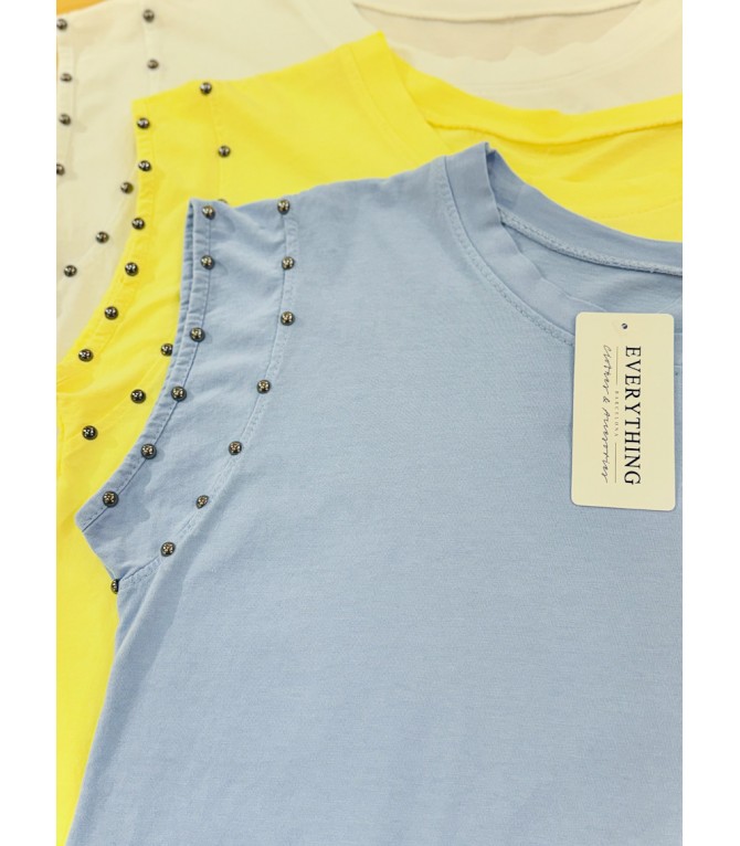 Camiseta tachuelas